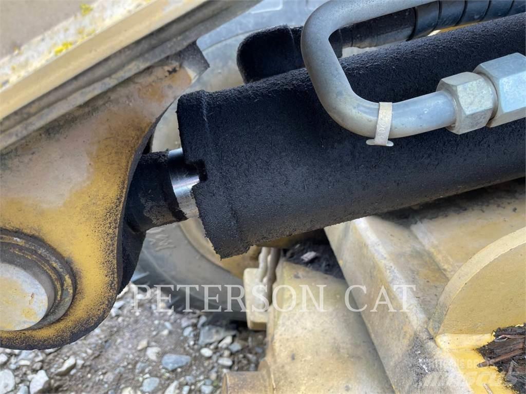CAT 906 Iekrāvēji uz riteņiem