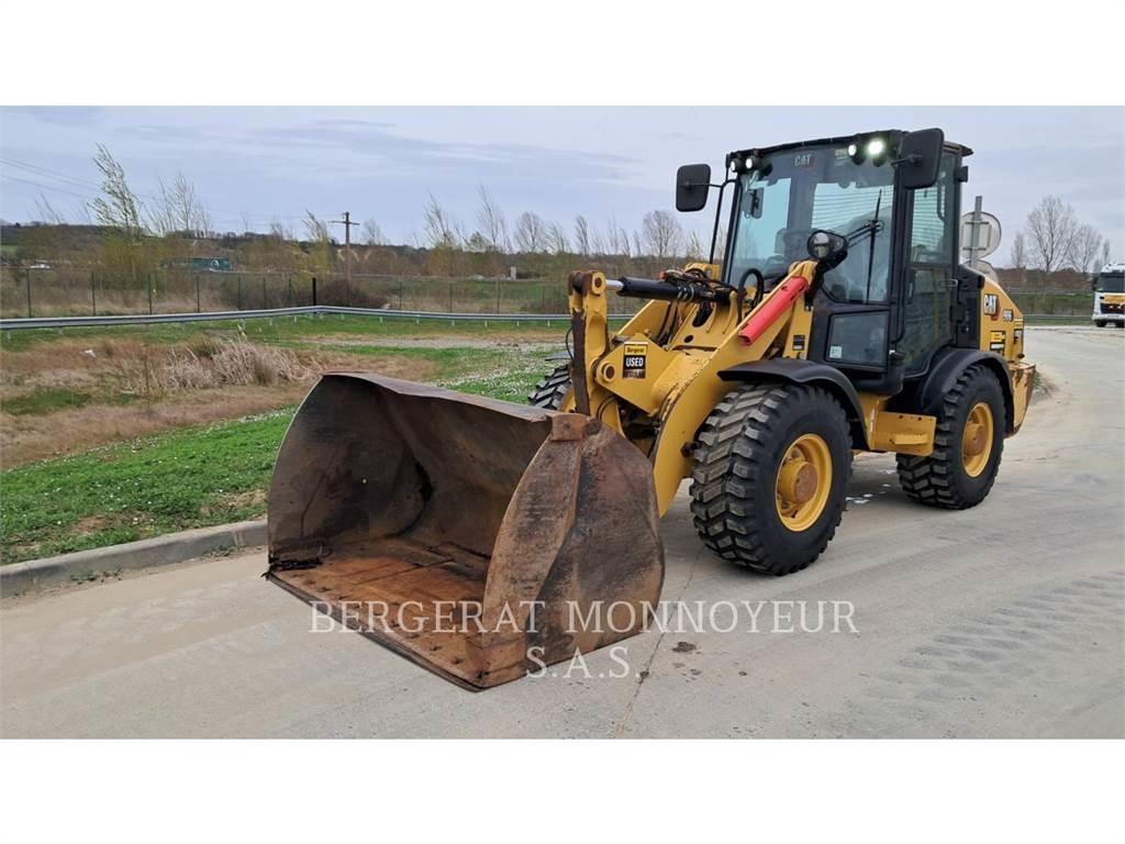 CAT 906 Iekrāvēji uz riteņiem