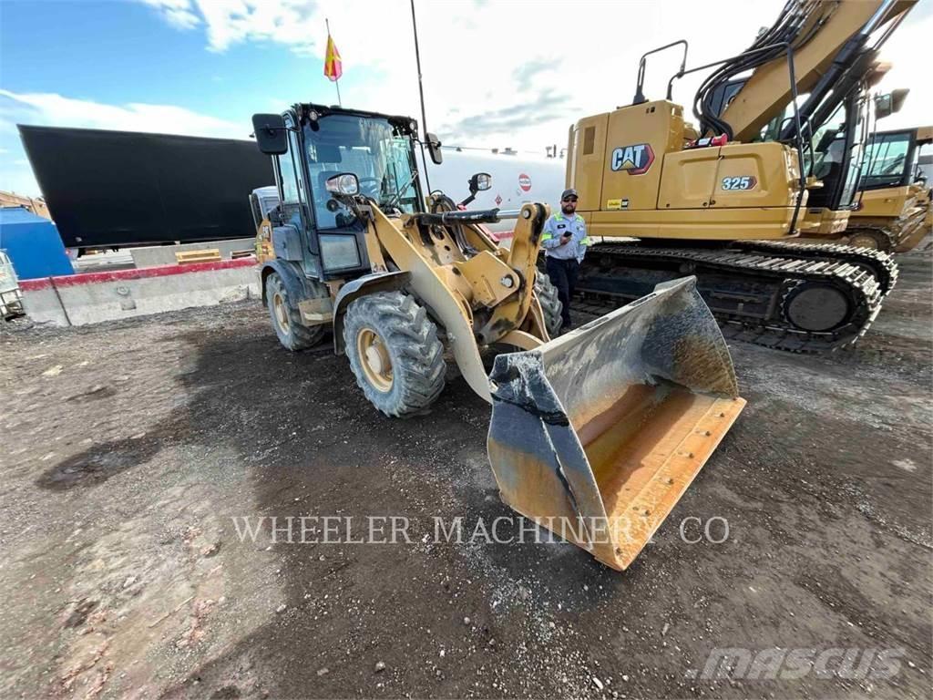 CAT 906 Iekrāvēji uz riteņiem