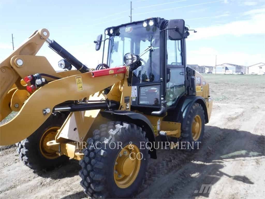 CAT 906 Iekrāvēji uz riteņiem