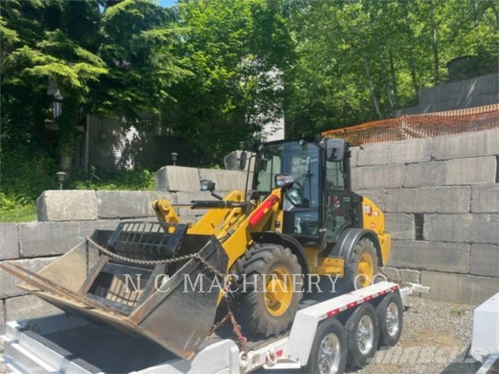 CAT 906 Iekrāvēji uz riteņiem