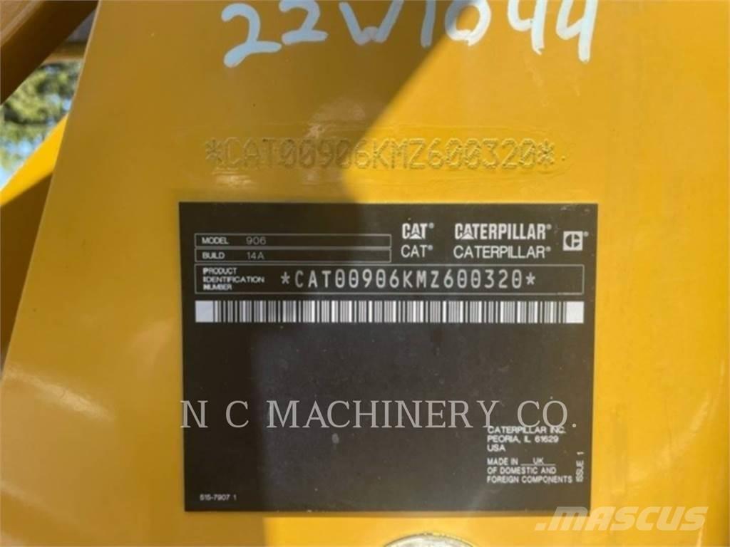 CAT 906 Iekrāvēji uz riteņiem