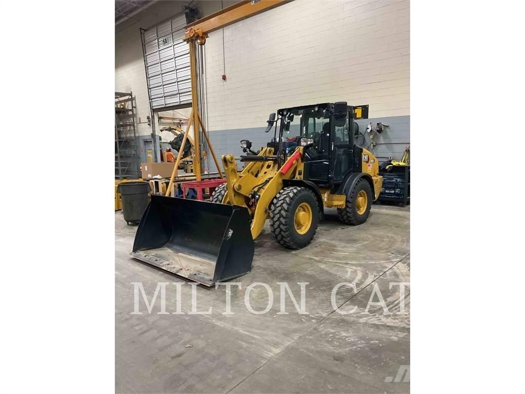 CAT 906 Iekrāvēji uz riteņiem