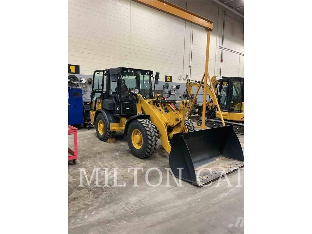 CAT 906 Iekrāvēji uz riteņiem