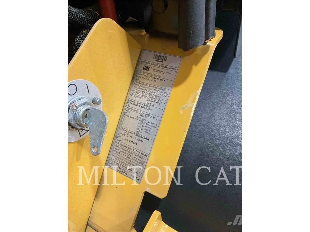 CAT 906 Iekrāvēji uz riteņiem