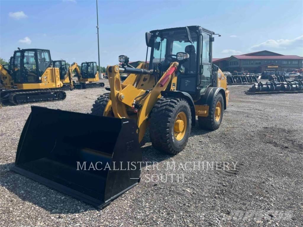 CAT 906 Iekrāvēji uz riteņiem