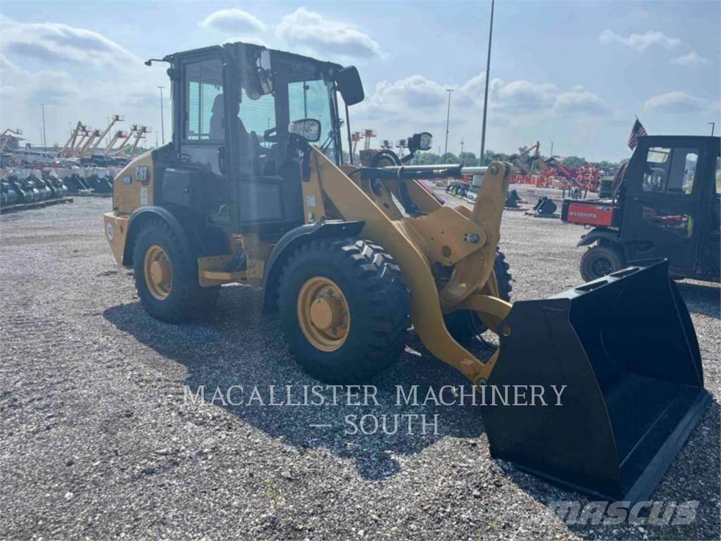 CAT 906 Iekrāvēji uz riteņiem