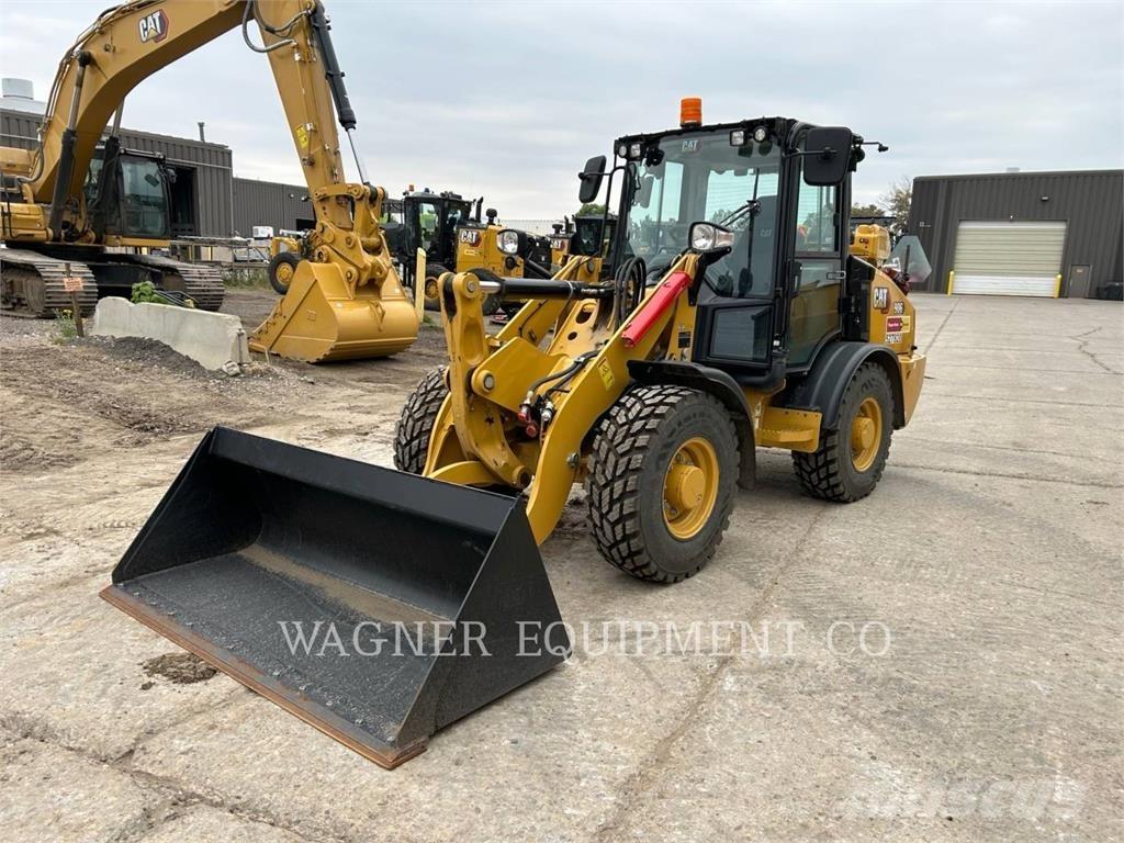 CAT 906 Iekrāvēji uz riteņiem