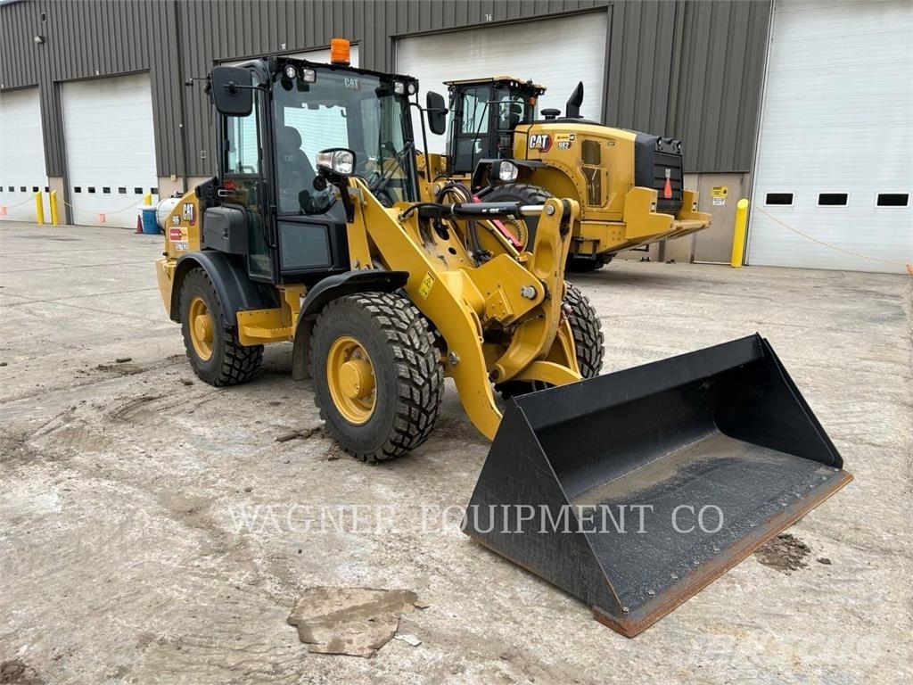 CAT 906 Iekrāvēji uz riteņiem