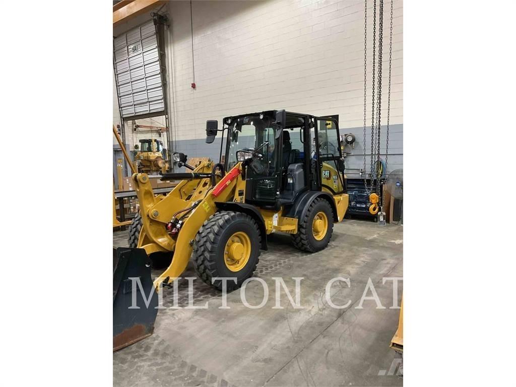CAT 906 Iekrāvēji uz riteņiem