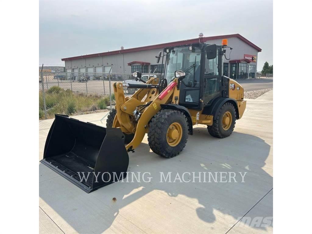 CAT 906 Iekrāvēji uz riteņiem