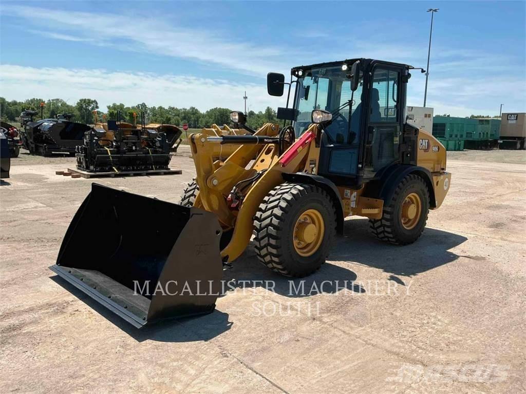CAT 906 Iekrāvēji uz riteņiem