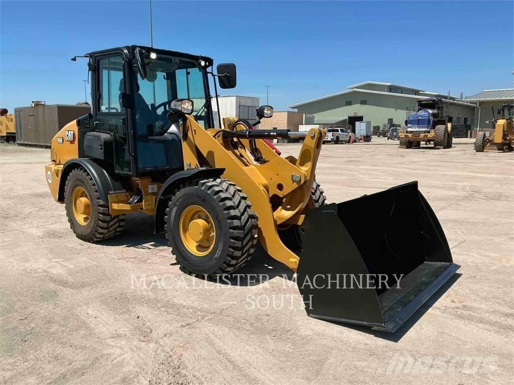 CAT 906 Iekrāvēji uz riteņiem