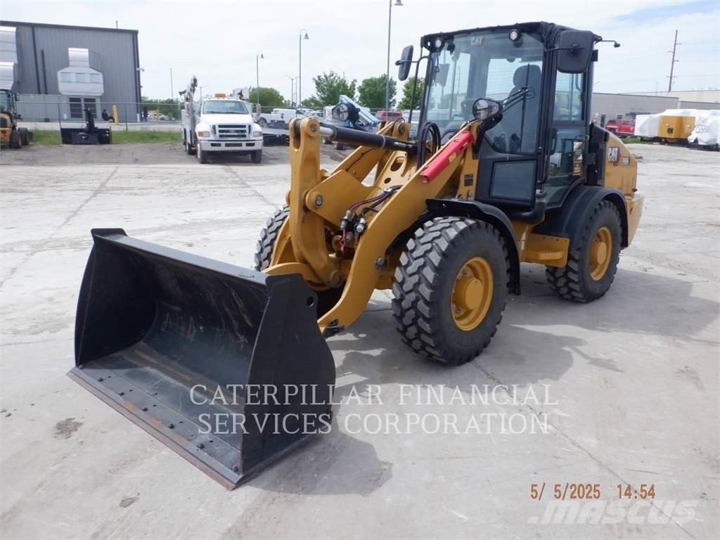 CAT 906-14 Iekrāvēji uz riteņiem