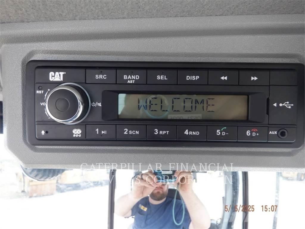 CAT 906-14 Iekrāvēji uz riteņiem
