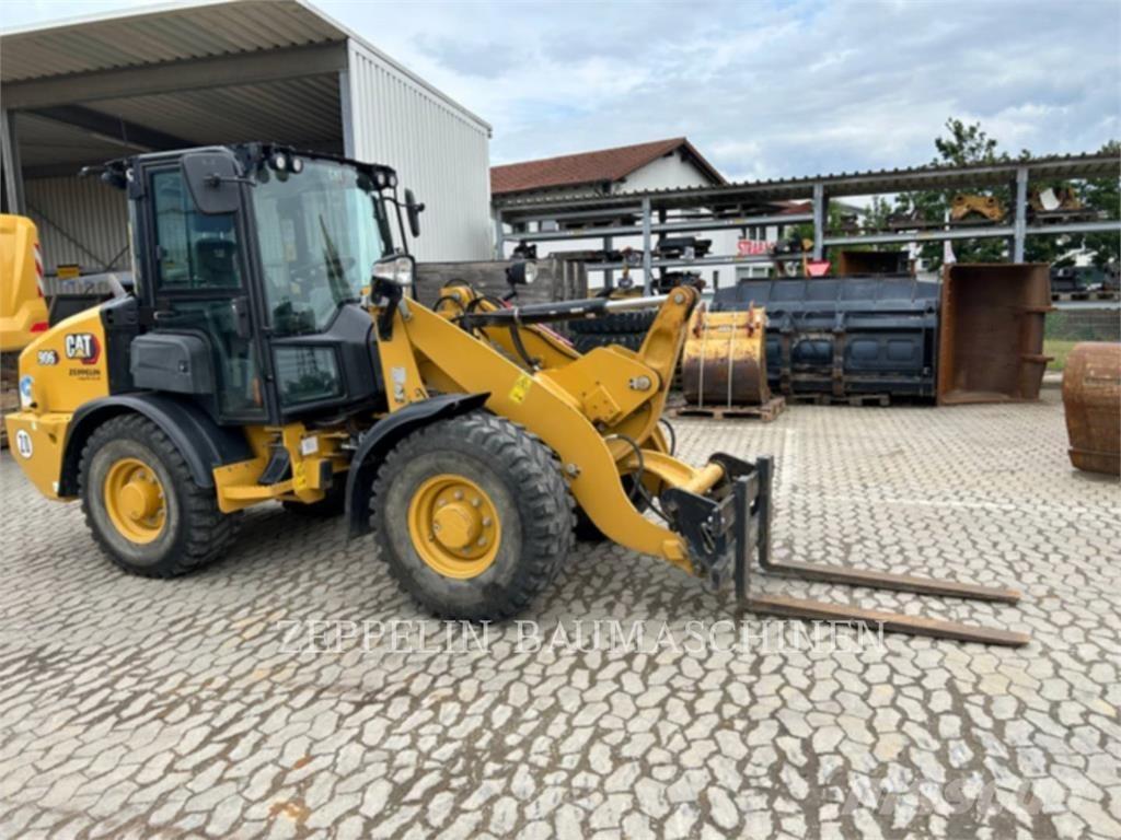 CAT 906-14 Iekrāvēji uz riteņiem