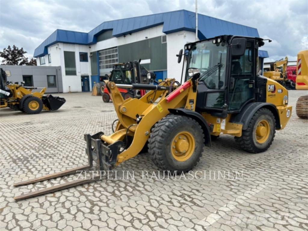 CAT 906-14 Iekrāvēji uz riteņiem