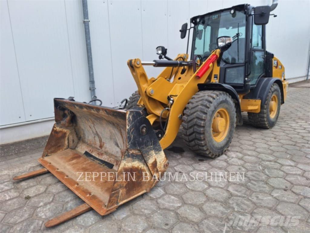 CAT 906-14 Iekrāvēji uz riteņiem