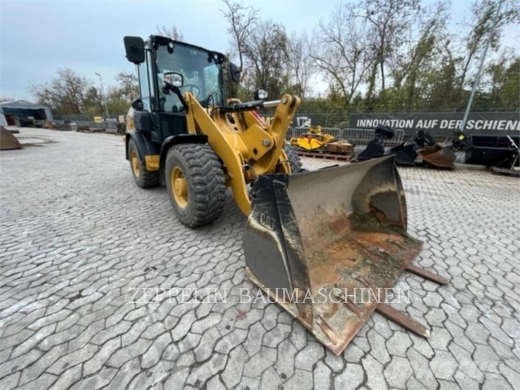 CAT 906-14 Iekrāvēji uz riteņiem