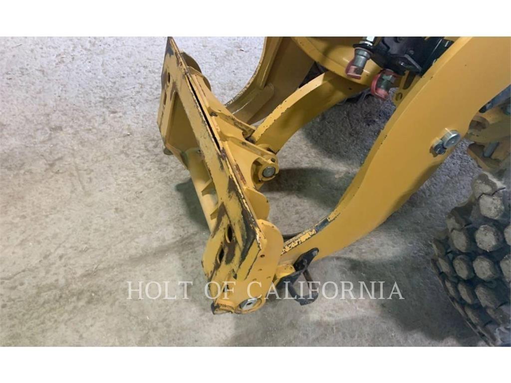 CAT 906-14 Iekrāvēji uz riteņiem