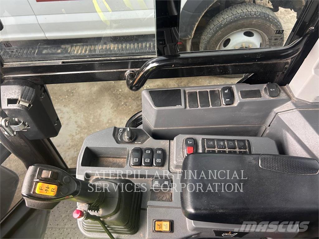 CAT 906-14 Iekrāvēji uz riteņiem