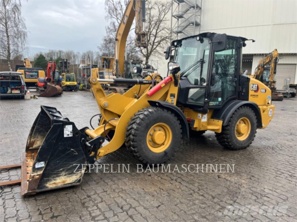 CAT 906-14 Iekrāvēji uz riteņiem