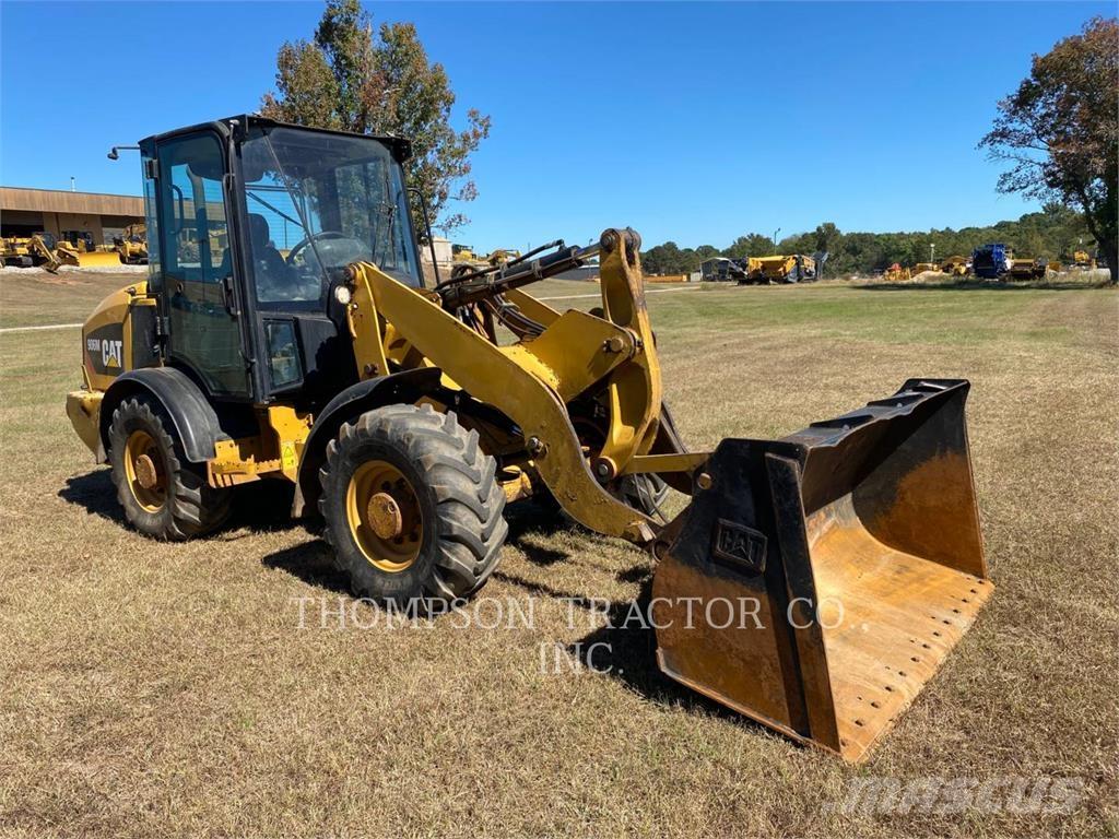 CAT 906 M Iekrāvēji uz riteņiem