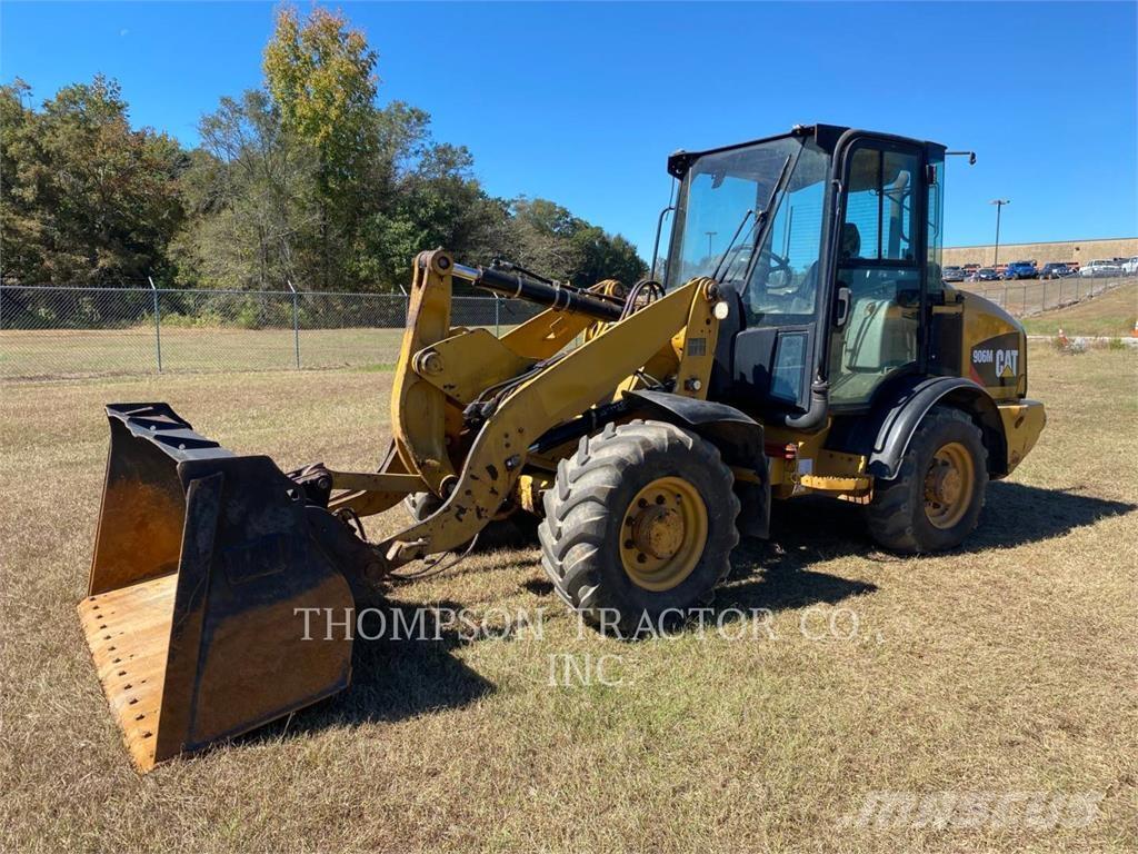 CAT 906 M Iekrāvēji uz riteņiem