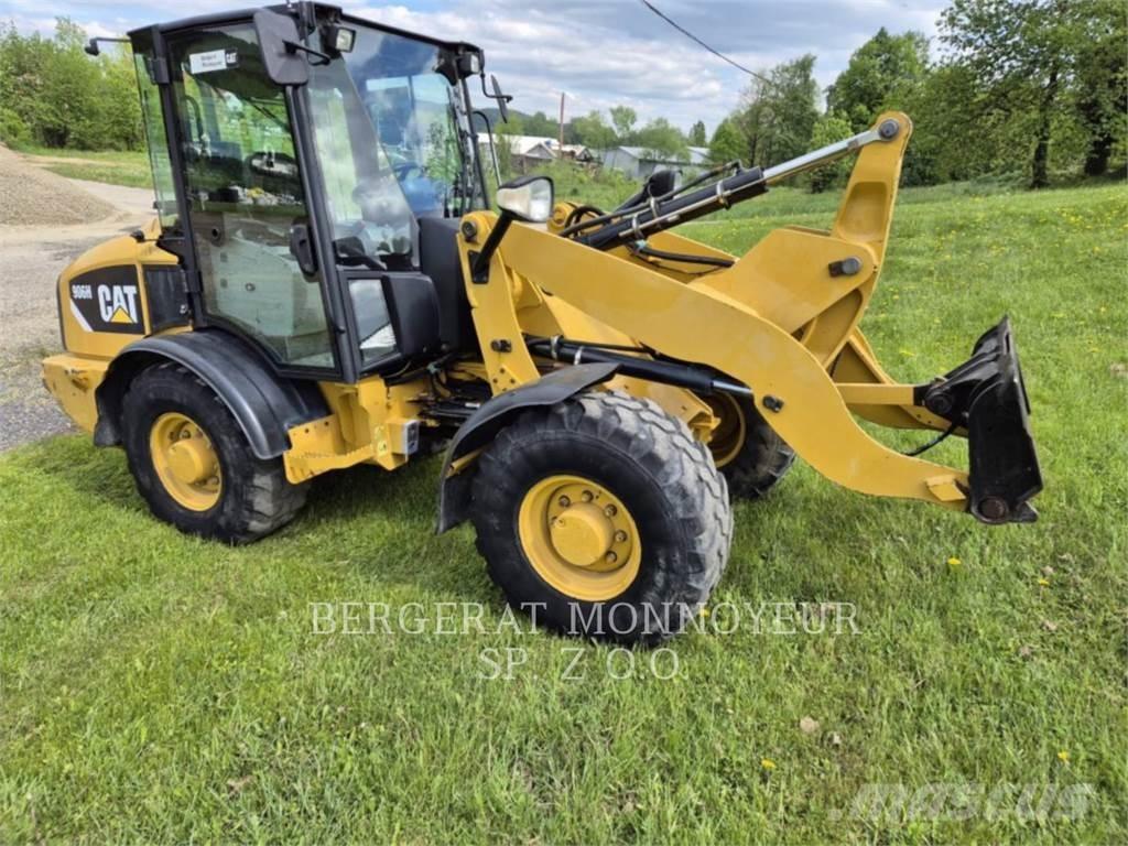 CAT 906H Iekrāvēji uz riteņiem