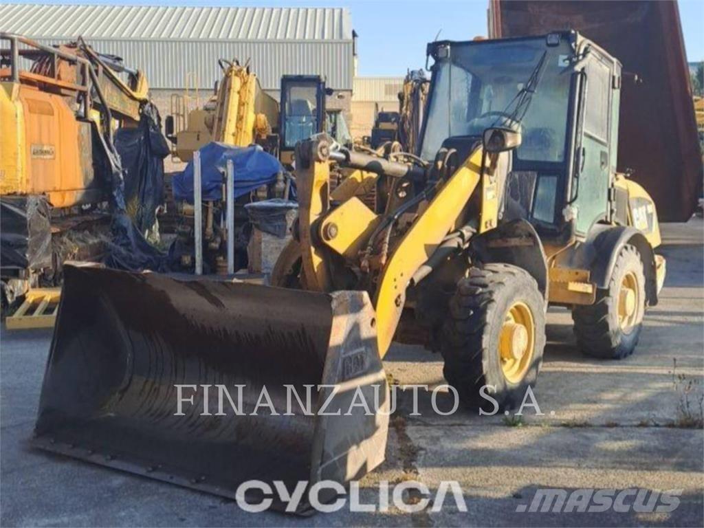 CAT 906H Iekrāvēji uz riteņiem
