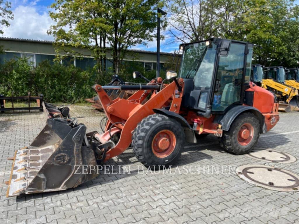 CAT 906H Iekrāvēji uz riteņiem