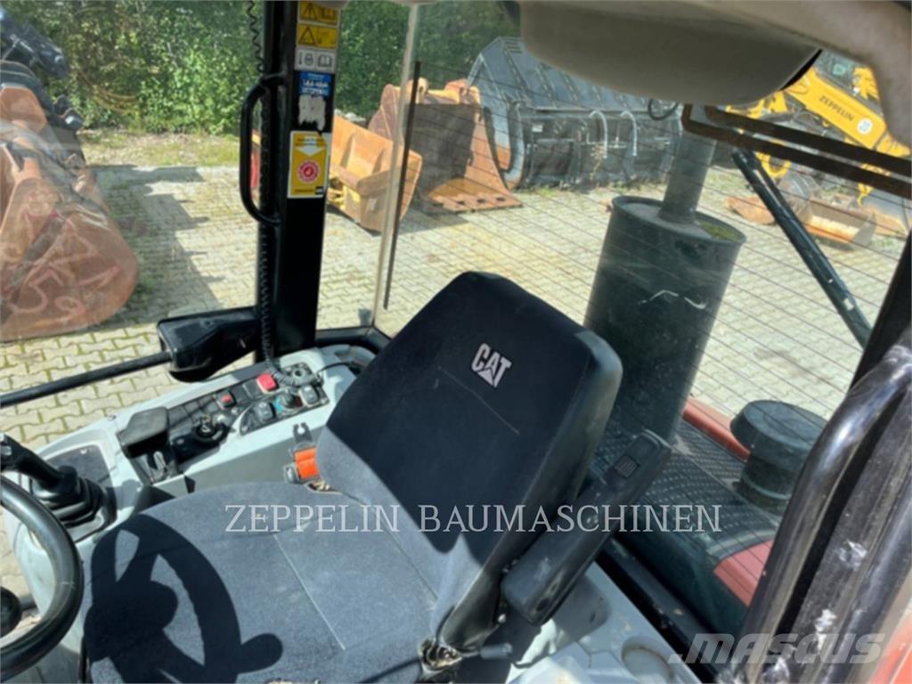 CAT 906H Iekrāvēji uz riteņiem