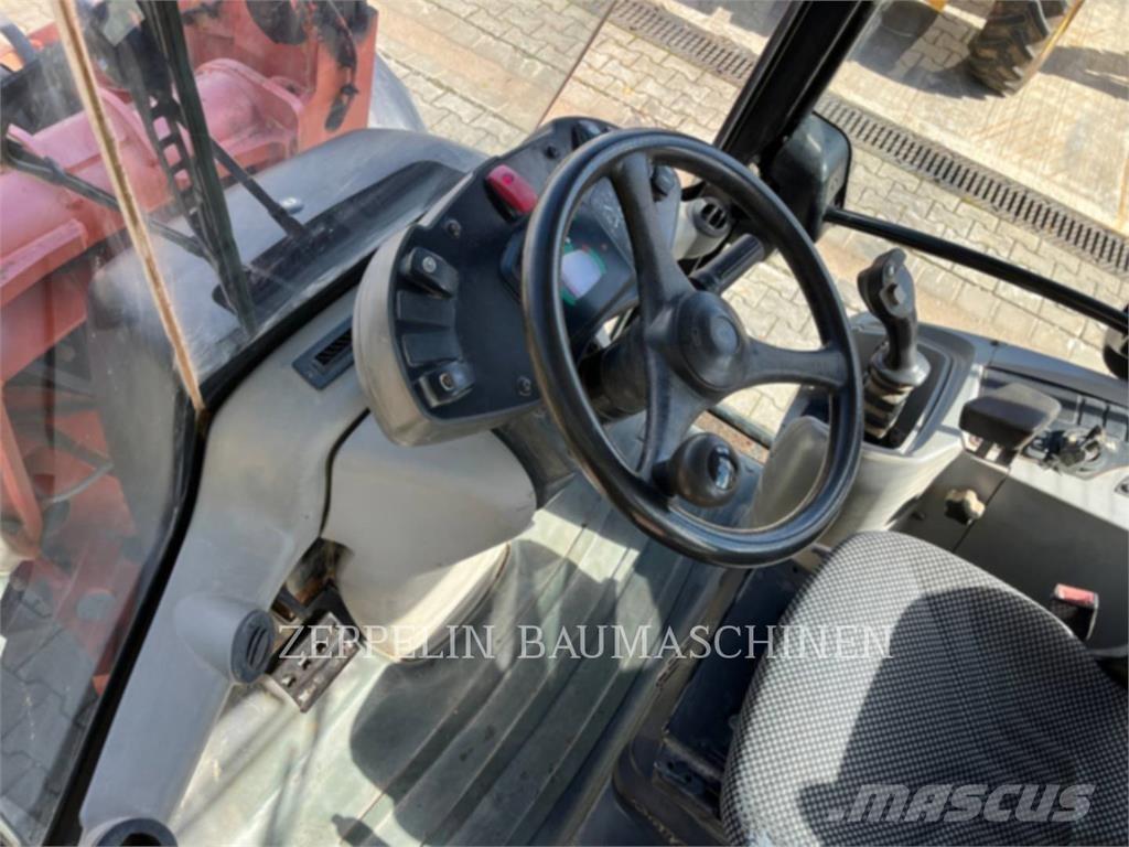 CAT 906H Iekrāvēji uz riteņiem