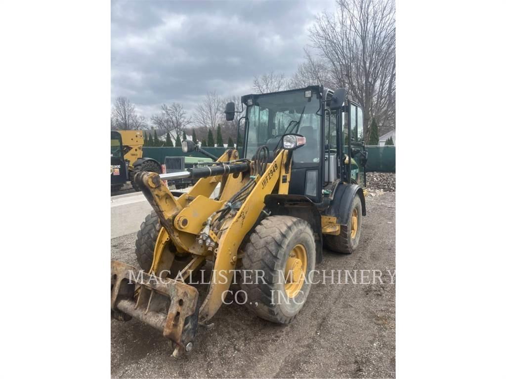 CAT 906H2 Iekrāvēji uz riteņiem