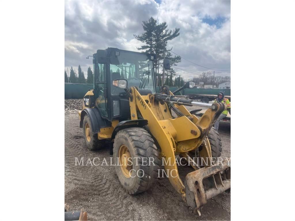 CAT 906H2 Iekrāvēji uz riteņiem