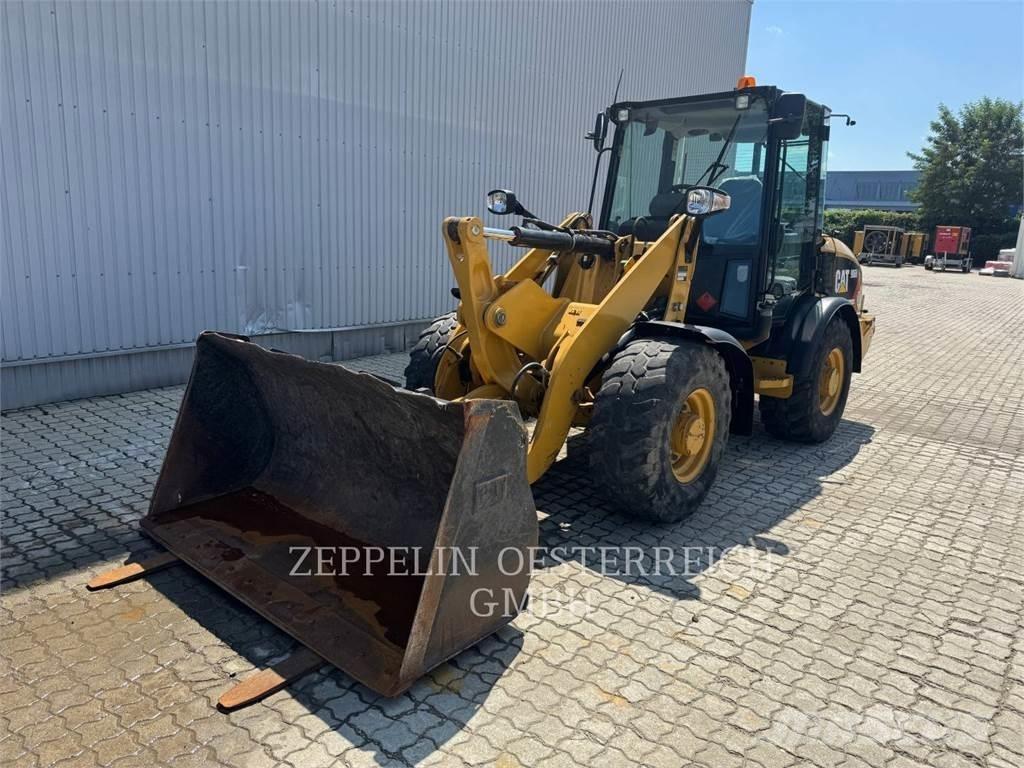 CAT 906H2 Iekrāvēji uz riteņiem