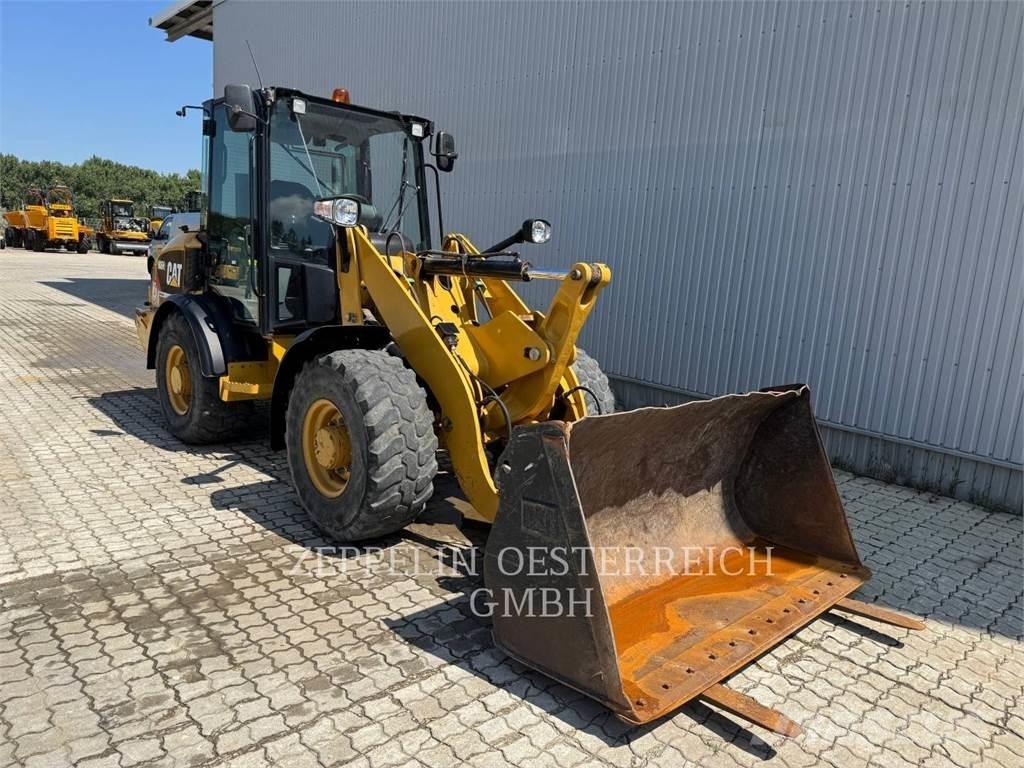 CAT 906H2 Iekrāvēji uz riteņiem