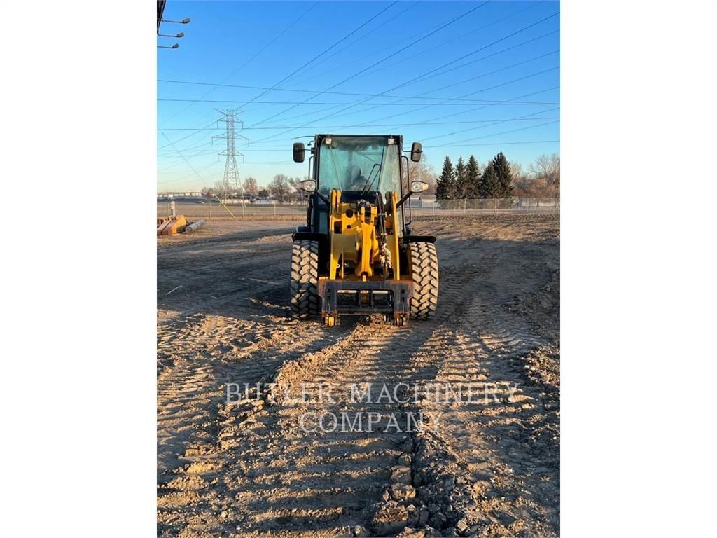 CAT 906M Iekrāvēji uz riteņiem