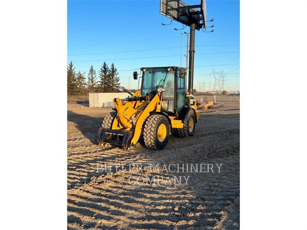 CAT 906M Iekrāvēji uz riteņiem