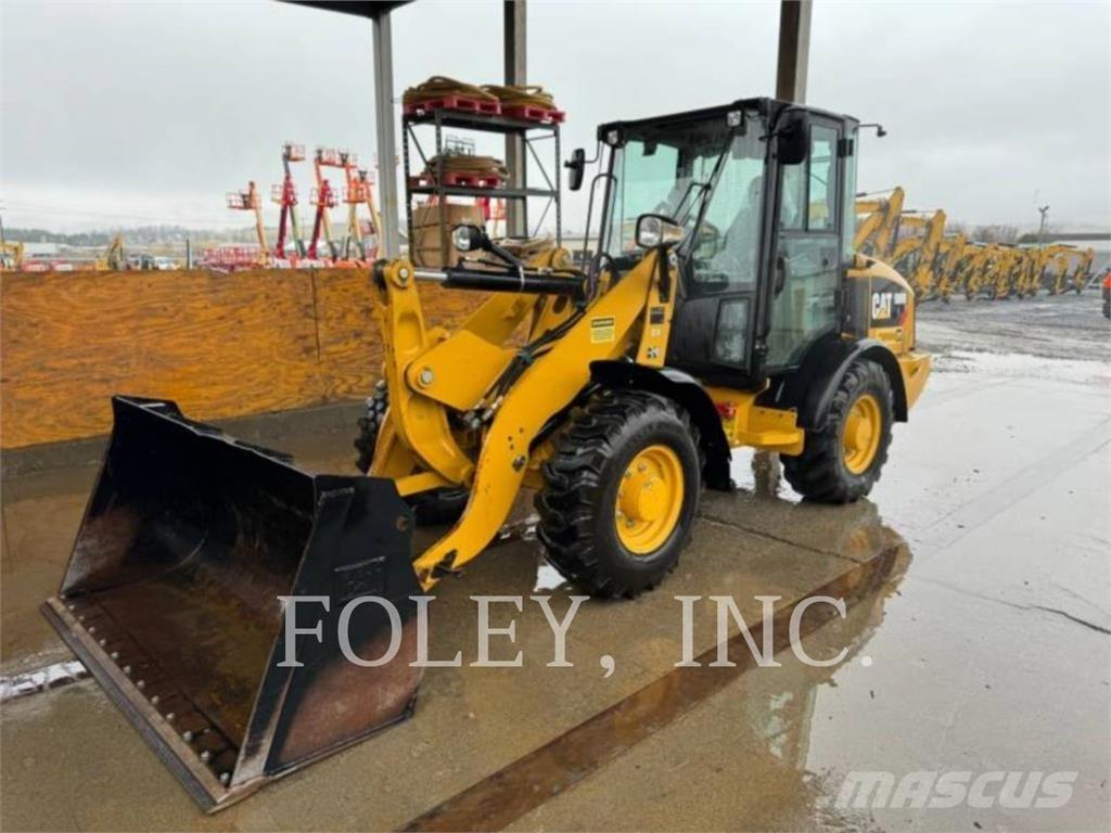 CAT 906M Iekrāvēji uz riteņiem