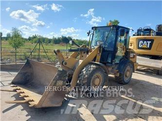 CAT 906M Iekrāvēji uz riteņiem