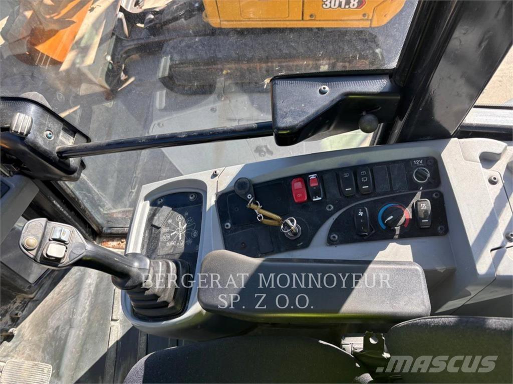 CAT 906M Iekrāvēji uz riteņiem