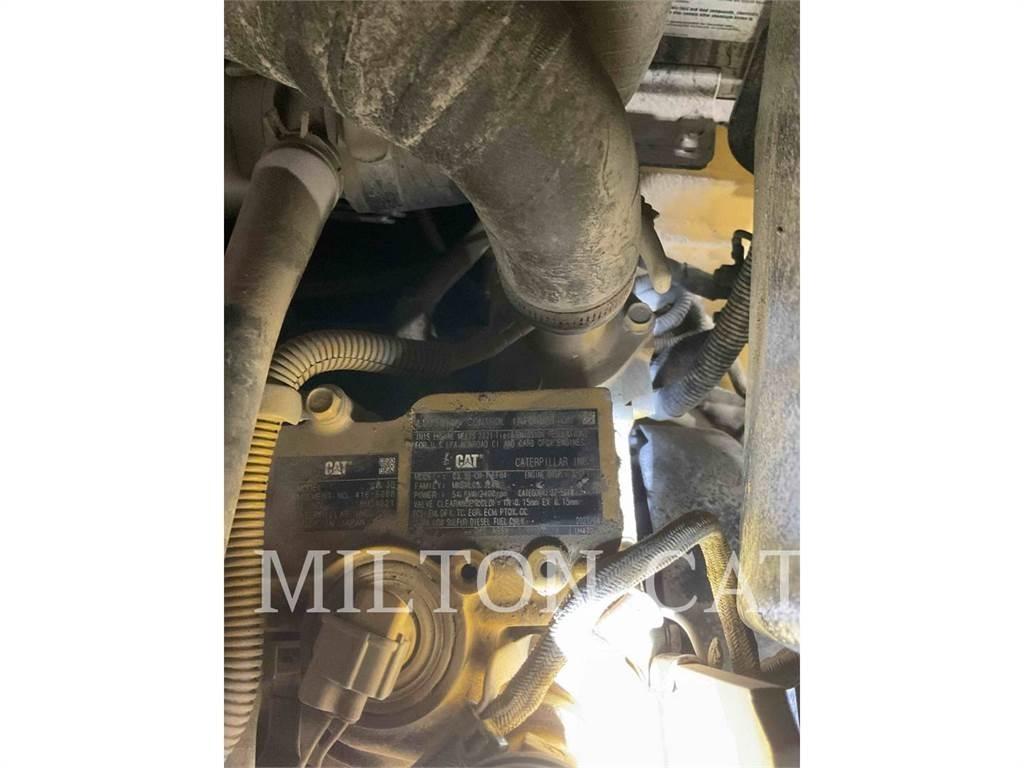 CAT 906M Iekrāvēji uz riteņiem