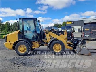 CAT 906M Iekrāvēji uz riteņiem