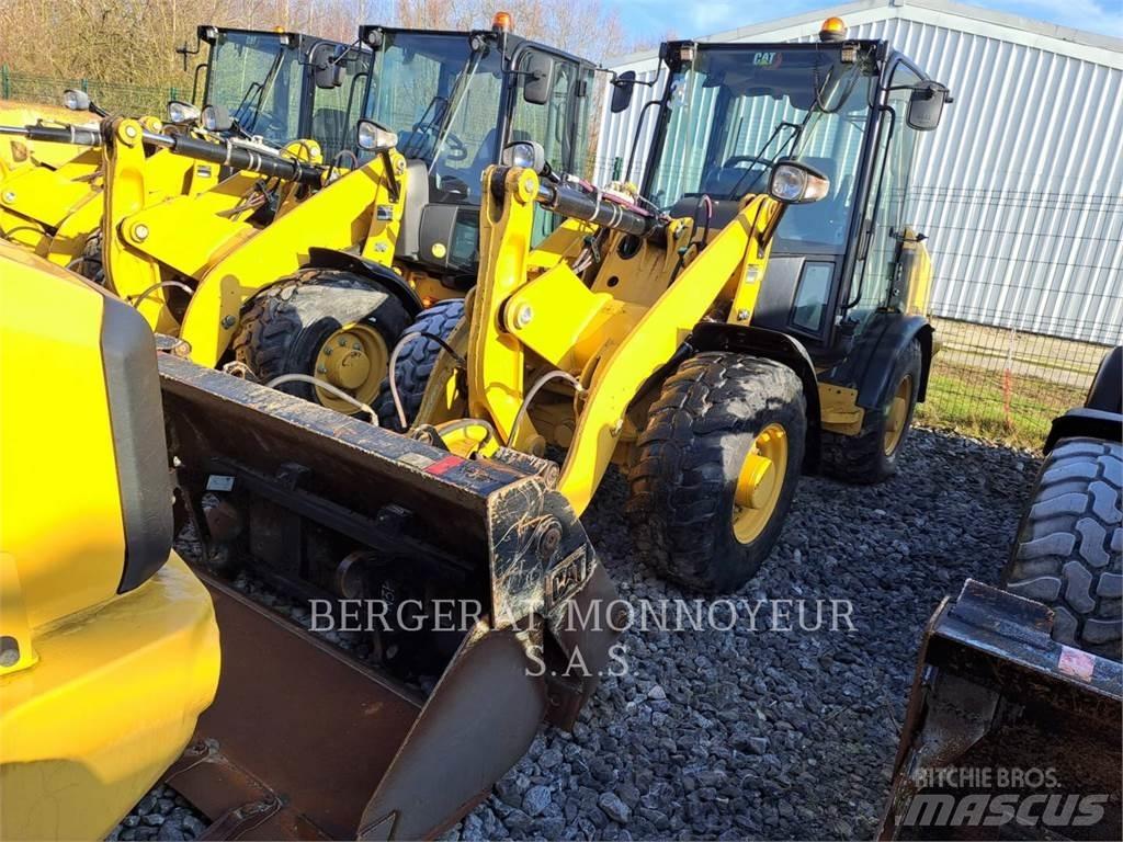 CAT 906M Iekrāvēji uz riteņiem