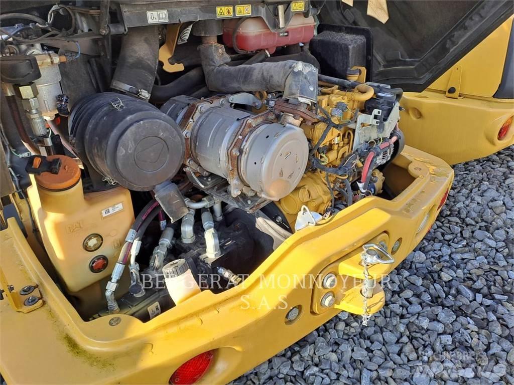 CAT 906M Iekrāvēji uz riteņiem
