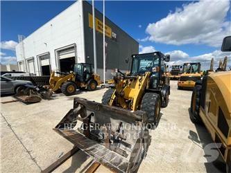 CAT 906M Iekrāvēji uz riteņiem