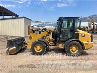 CAT 906M Iekrāvēji uz riteņiem