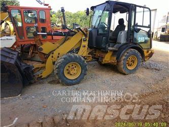 CAT 906M Iekrāvēji uz riteņiem