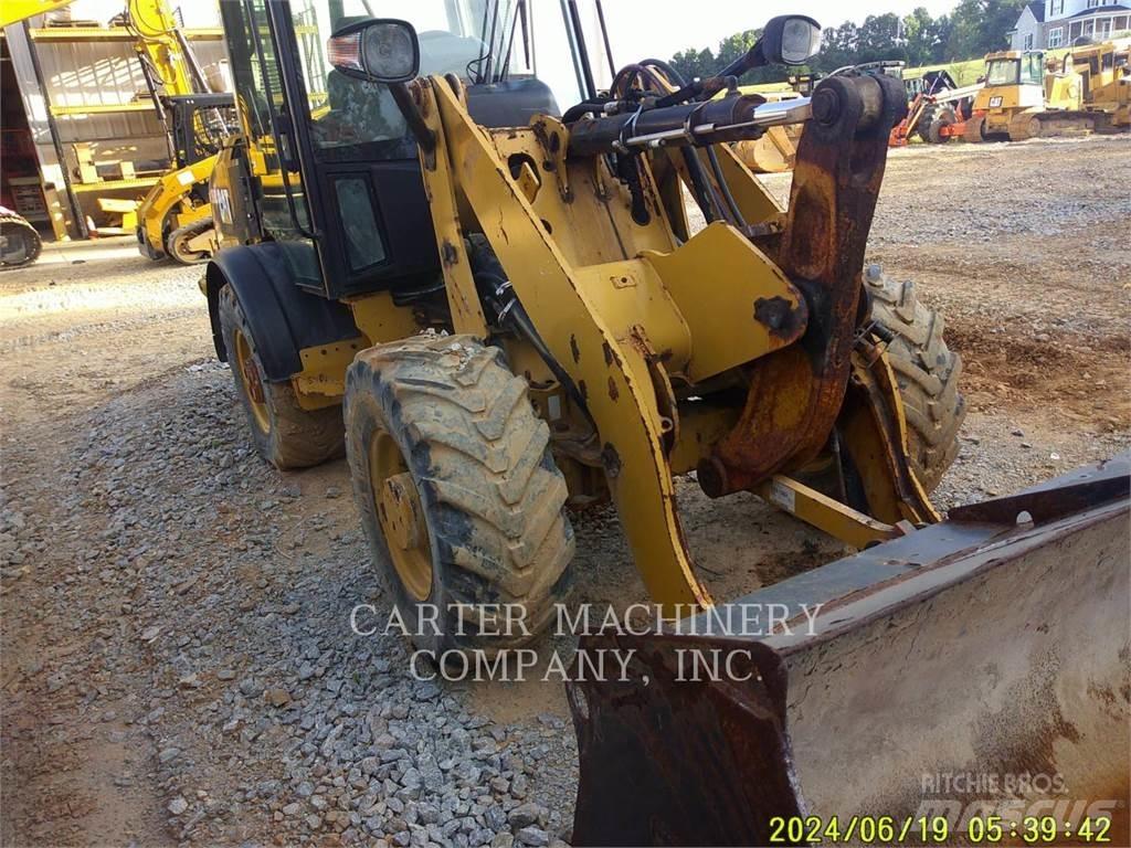 CAT 906M Iekrāvēji uz riteņiem